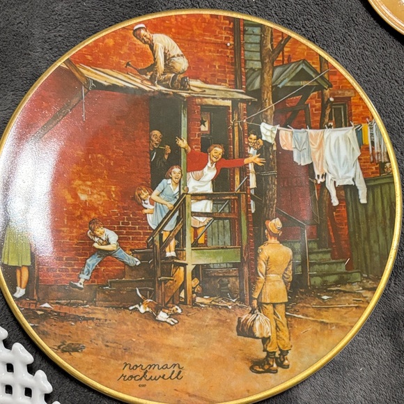 Decorative Collector Plates Set - Picture 5 of 9